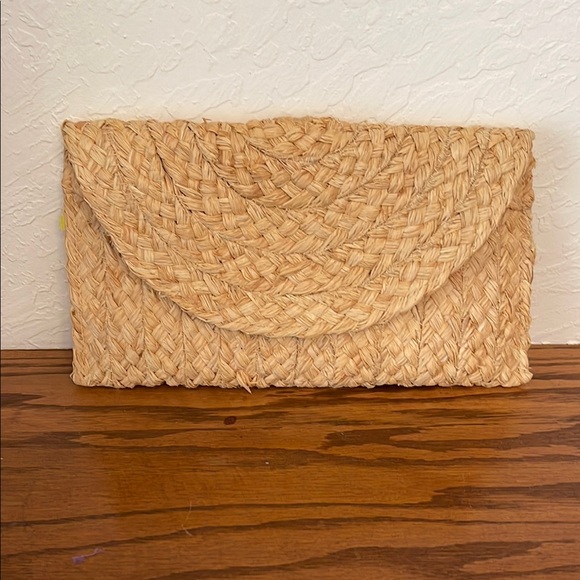 Universal Thread Woven Straw Clutch - Picture 1 of 4